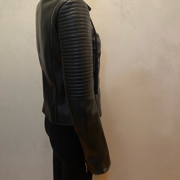 Faux leather this is a pleather jacket. - Picture 7 of 8